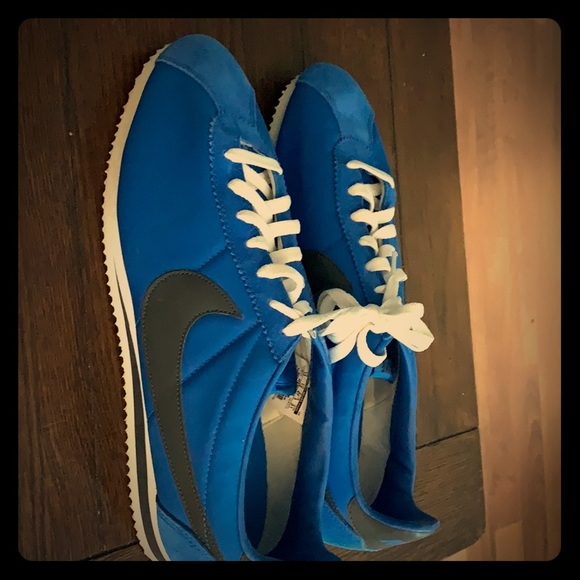 nike retro running shoes